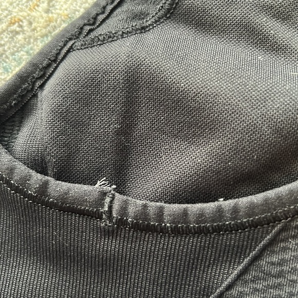 Lululemon Black Ebb to train Medium Support C/D cup. Only wore once. Size 4. - Picture 3 of 4